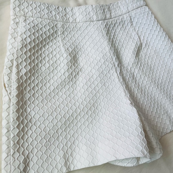 Emilio PUCCI White Textured Shorts - Picture 4 of 9